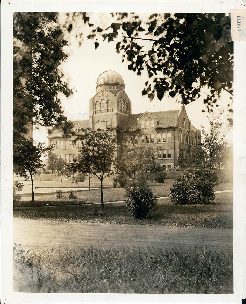 Cudahy Science Hall after its construction in 1912