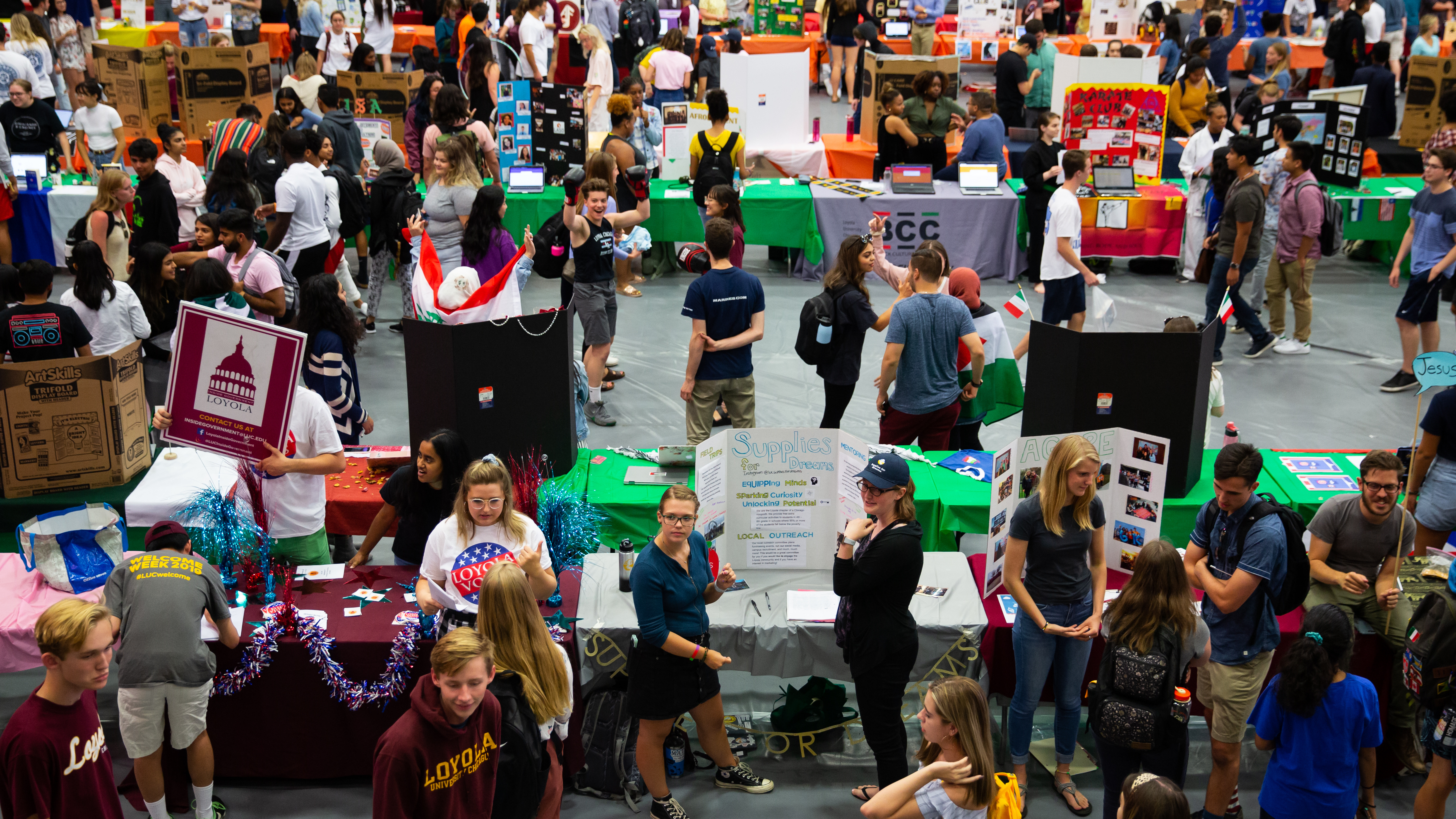 Students at the student organization fair
