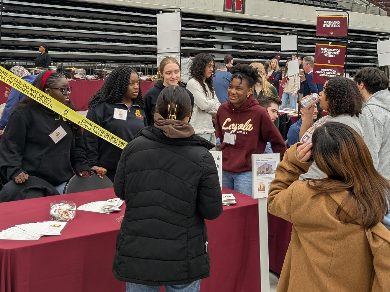 incoming student speaking with current FSSO members at booth