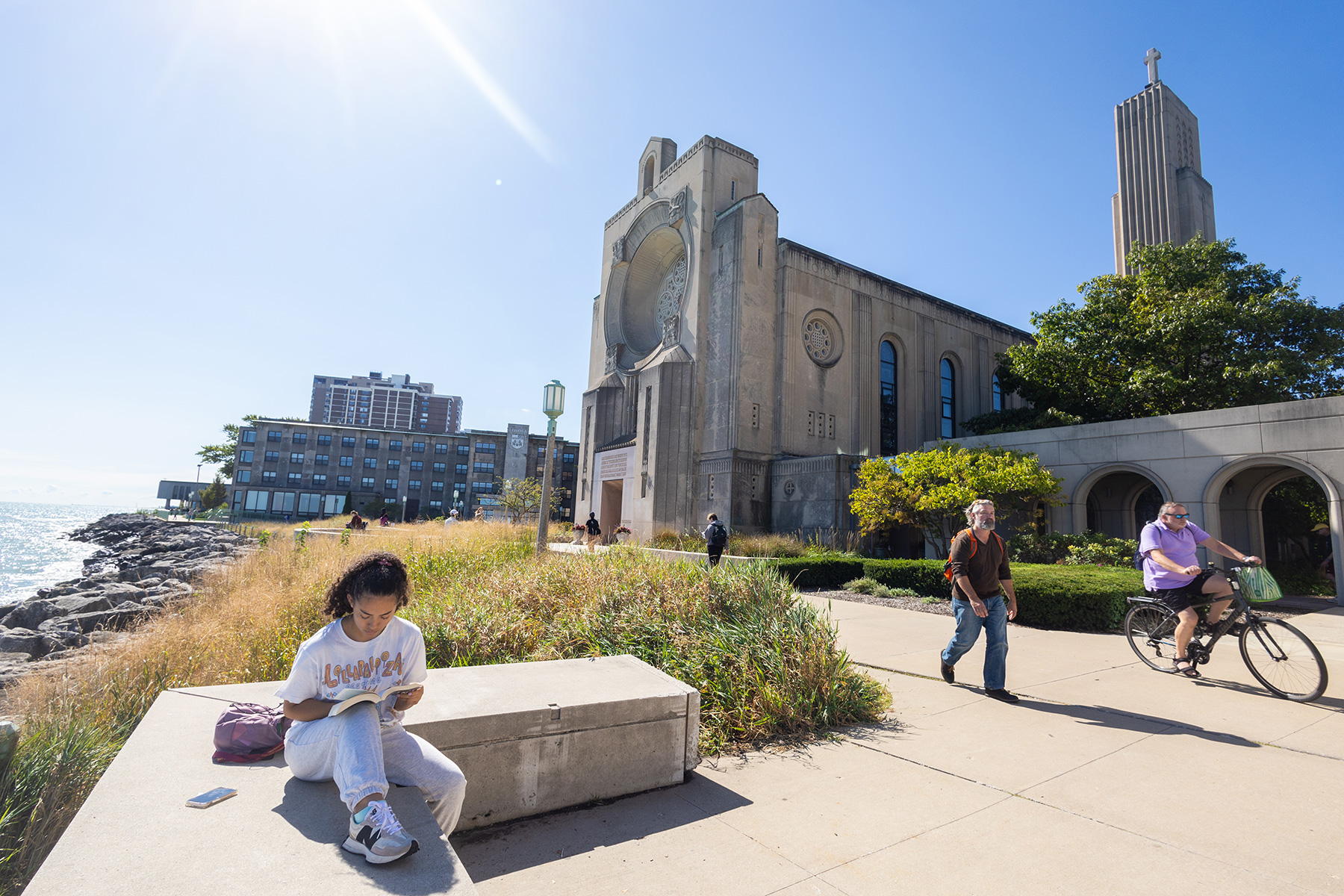 Jasmin Gomez ('28) reads along the lakefront after her Biology class on September 25, 2024. (