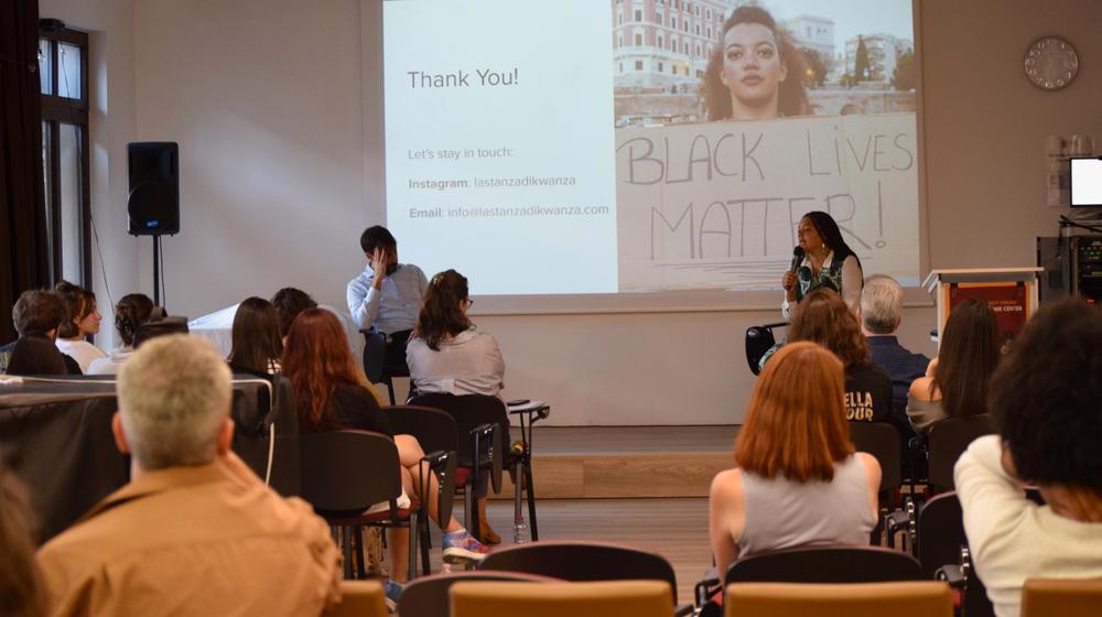 Dos Santos discusses her book with Professor Rocchi