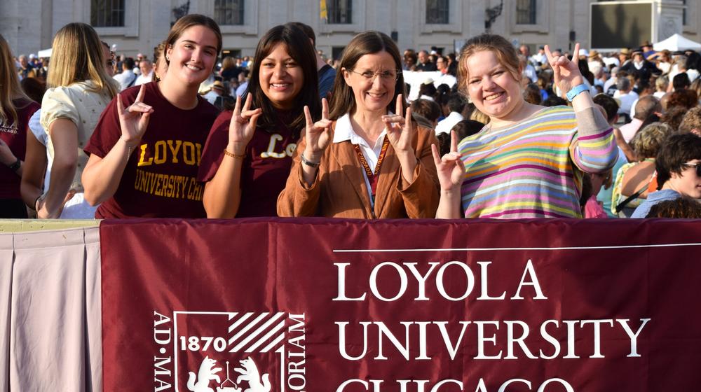 Loyola students and faculty at papal audience