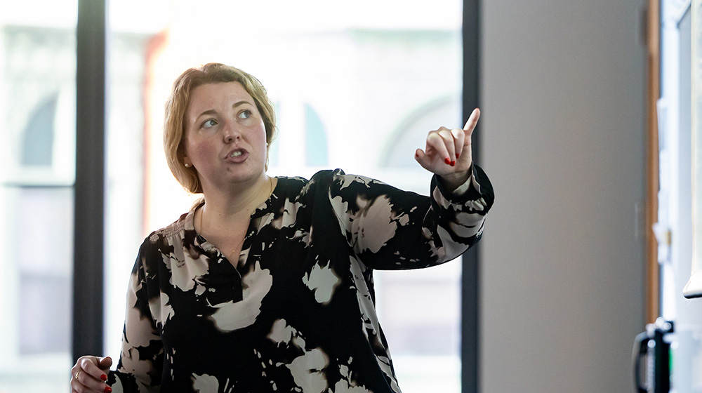 Prof. Kaitlyn Hoffmann Teaching in Quinlan's CME Group Foundation Business Analytics Lab.