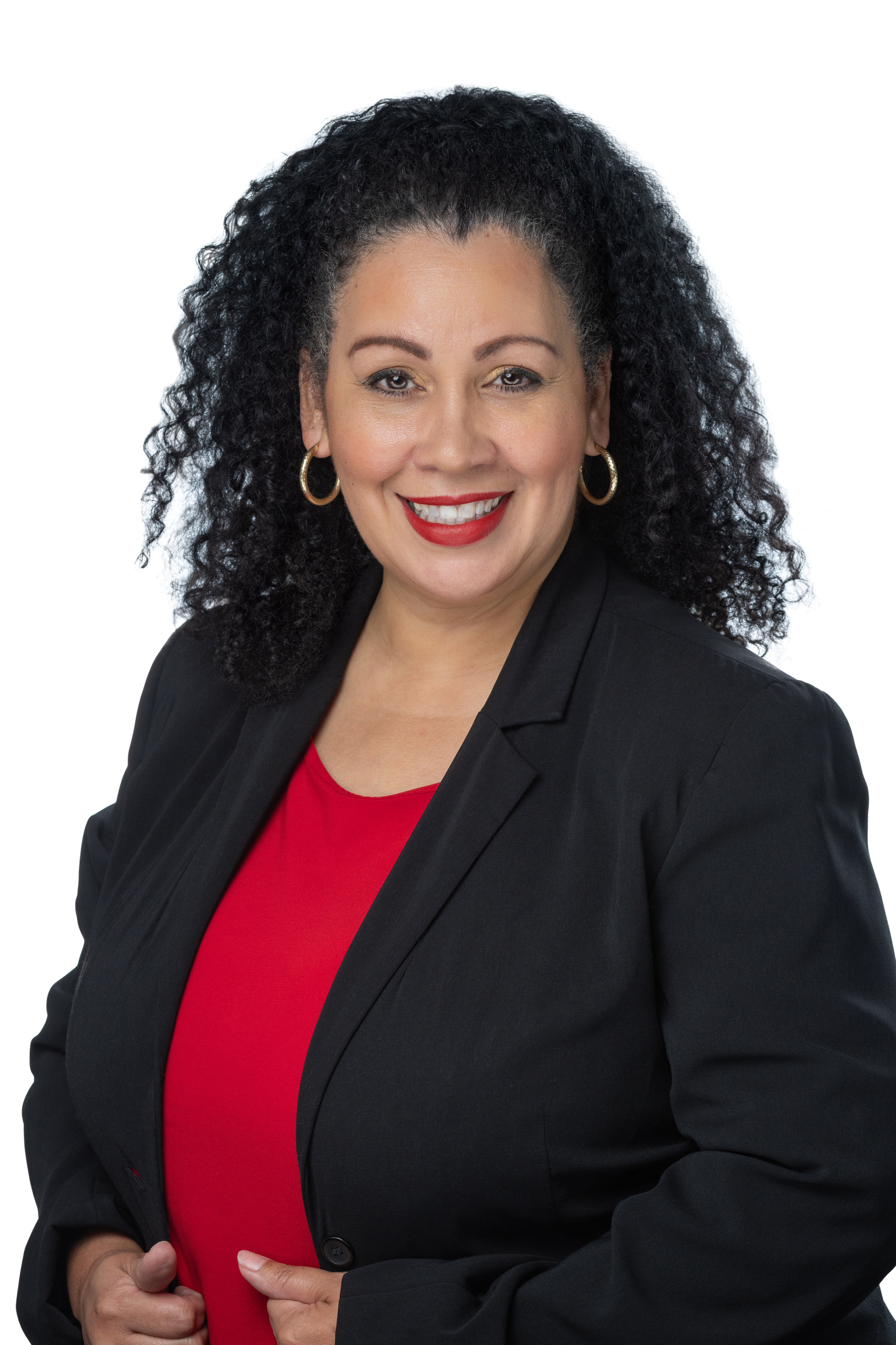Maribel Lopez, Online Bilingual MSW Assistant Director and Clinical Associate Professor, smiling in a studio headshot.