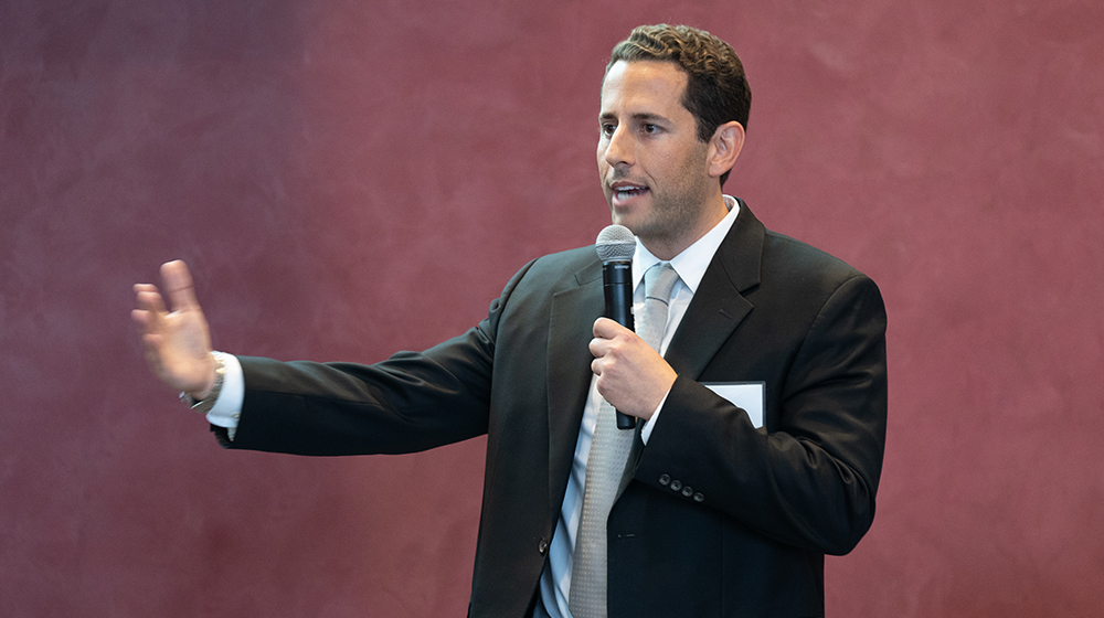 Jonathan Ostroff presenting at the Abrams Sustainable Business Challenge pitch competition